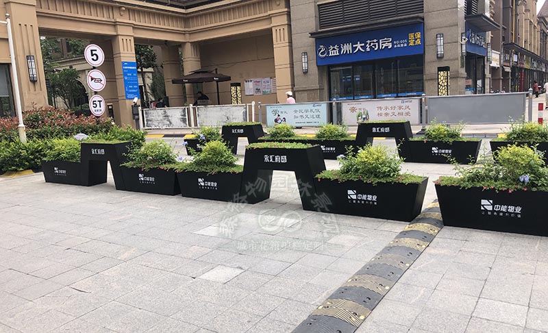 廣西花箱案例：嘉興永匯府邸小區入口花箱案例