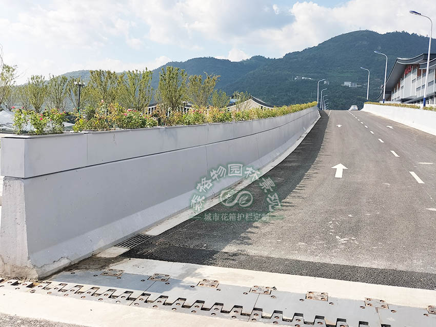 溫州永嘉高鐵站出入口橋梁綠化花槽花盆案例
