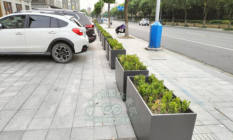 停車場(chǎng)隔斷花箱：功能與美學(xué)的雙重升級(jí)