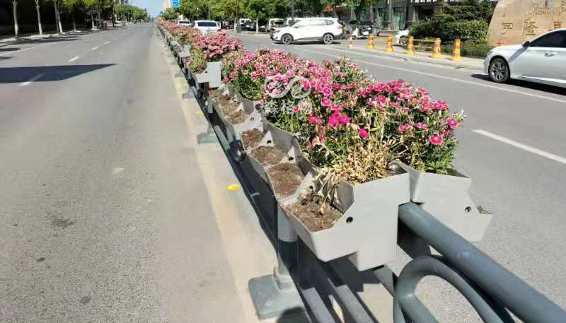 市政道路玻璃鋼花箱里放什么泥土好？