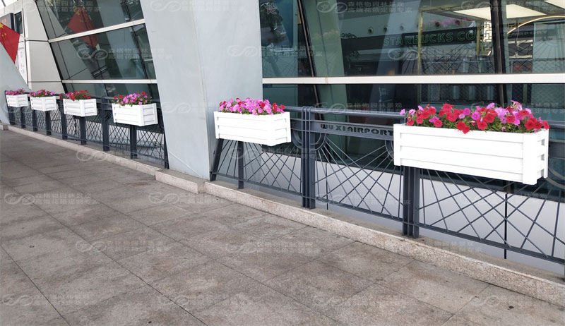 橋梁懸掛式花箱好用嗎？