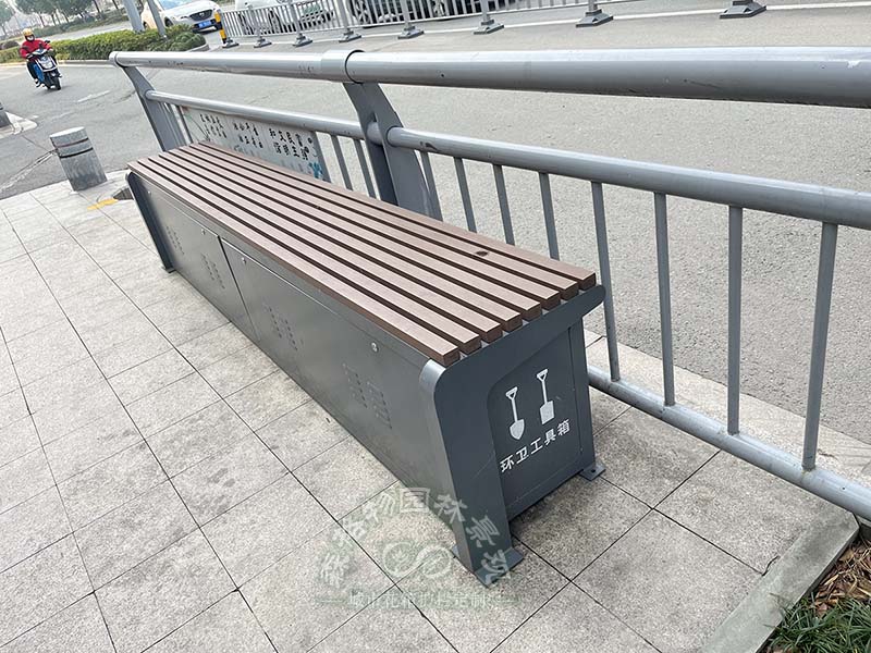 保潔員工具箱美化城市環境，促進城市文明。