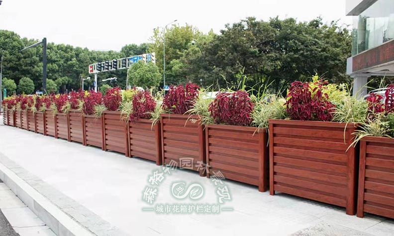 戶外道路花箱在道路綠化中的使用