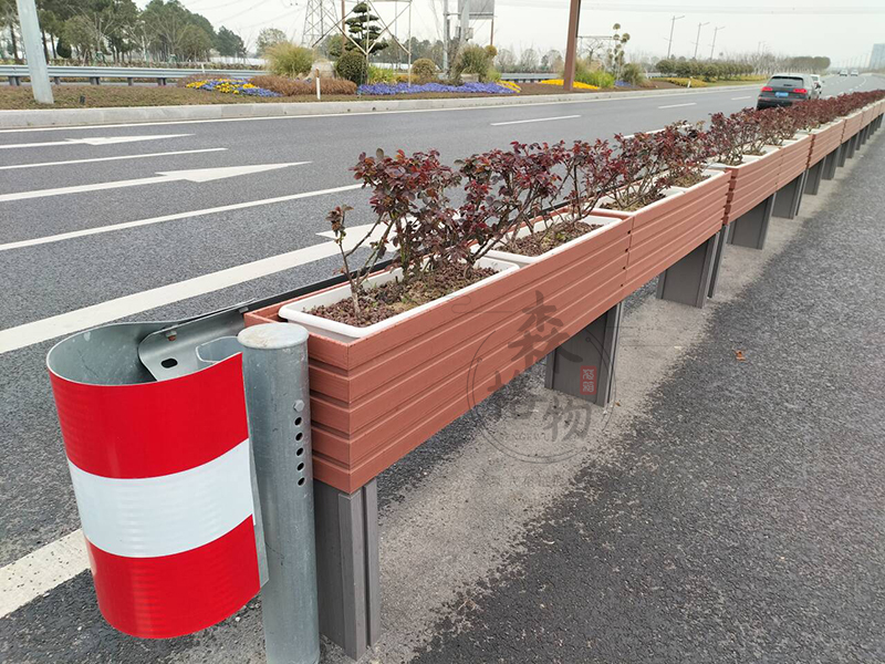 戶外塑木花箱的優(yōu)點