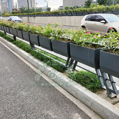 廣西馬鞍式花箱不銹鋼護(hù)欄