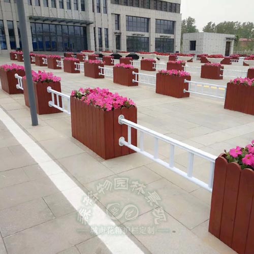 仿實木PVC花箱護欄