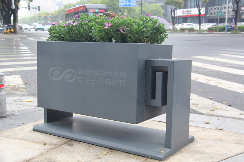 浙江嘉興停車場道路隔離花箱案例