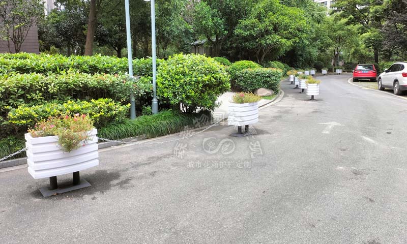 嘉興老舊小區道路花箱機非隔離案例