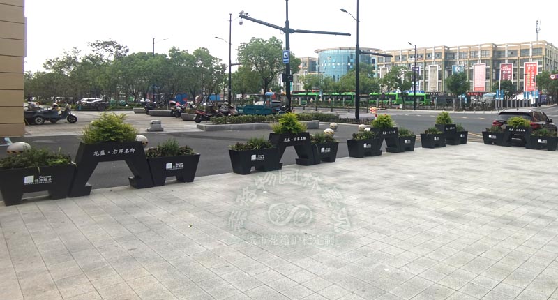嘉興小區入口不銹鋼花箱案例