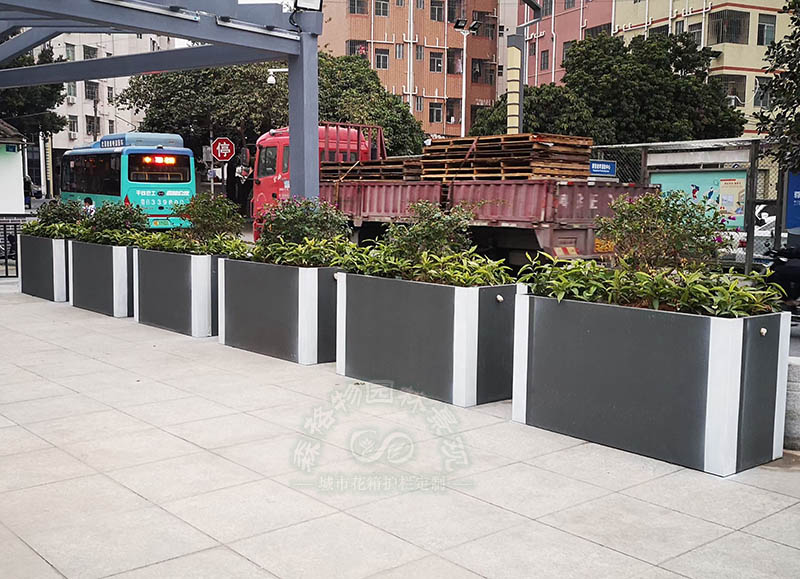 園林景觀道路花箱護(hù)欄在文明城市創(chuàng)建中能起到什么作用? 園林景觀道路花箱護(hù)欄在文明城市創(chuàng)建中能起到什么作用?
