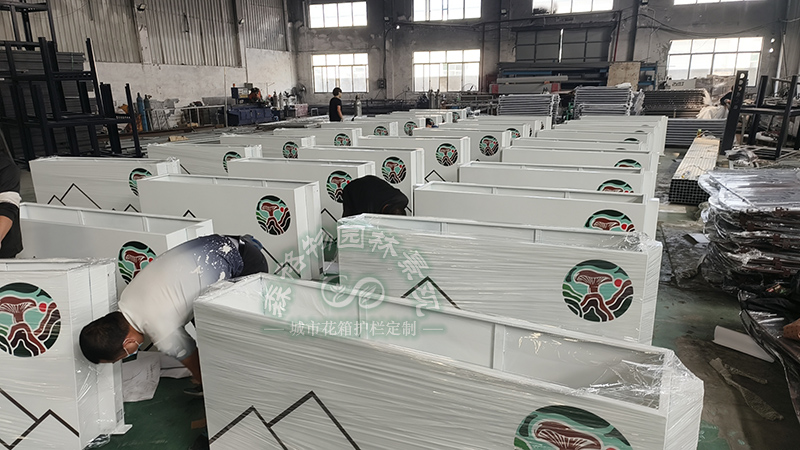 廣西一座城一道風景，打造具有當地文化特色的市政道路花箱護欄